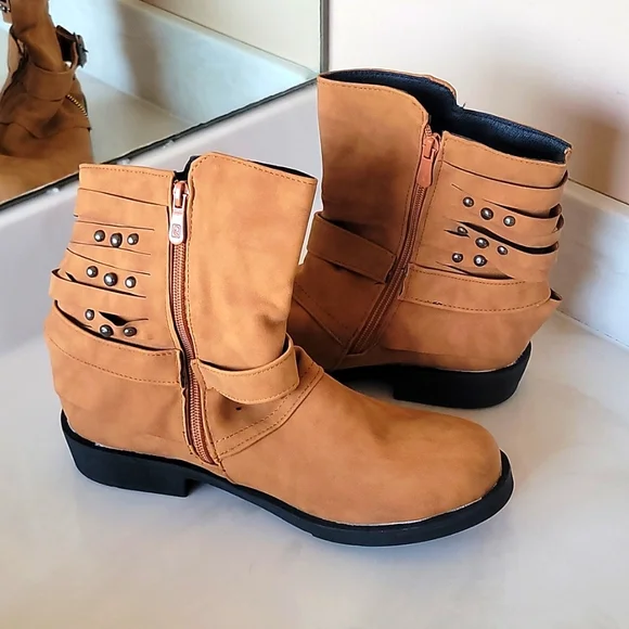 NWOT Brown Suede Boots - Picture 4 of 7